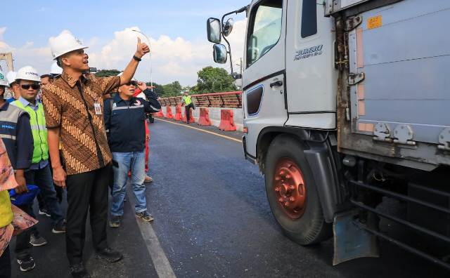Tutup Tahun di Lokasi Bencana, Prabowo Cek Jembatan Sungai Garoga untuk Pastikan Akses Tapteng-Tapse