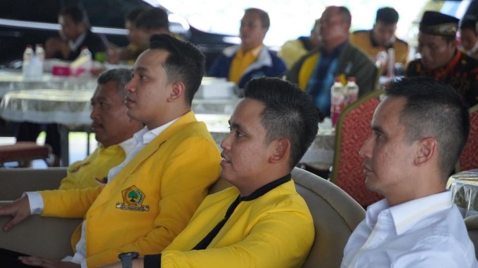 Ketua DPD Golkar Kabupaten Kendal, Bagus Bimo Alit saat berkegiatan bersama Bupati Kendal, Dico M Ganinduto.