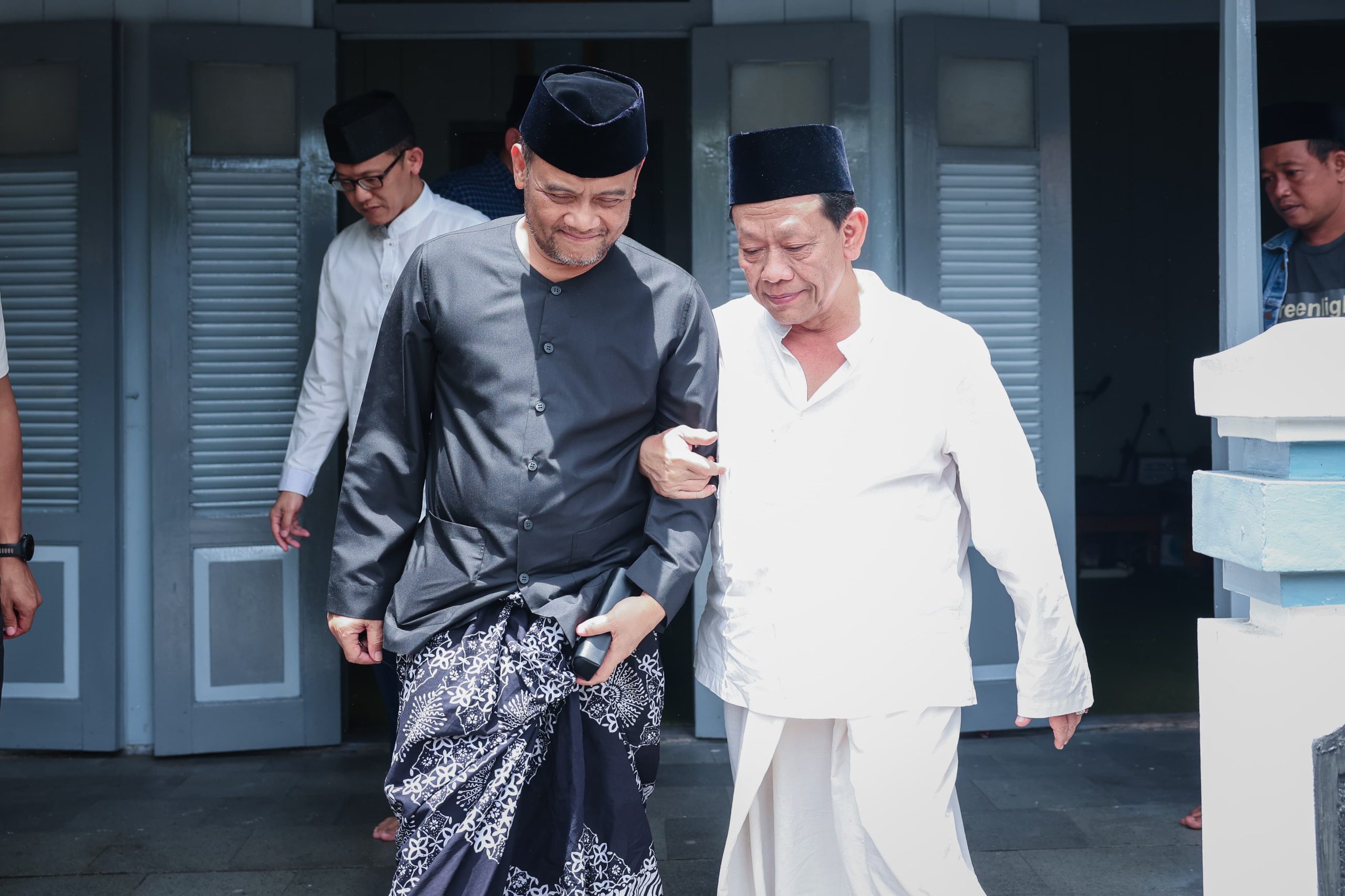 Gubernur Jawa Tengah, Ahmad Luthfi melakukan kunjungan ke Pengasuh Pondok Pesantren (Ponpes) Girikusumo Mranggen KH Munif Muhammad Zuhri (Mbah Munif) dan Pengasuh Ponpes Al-Ittihad Poncol Bringin Kabupaten Semarang, KH Fathurrohman Thohir pada Jumat, 20 Maret 2026.