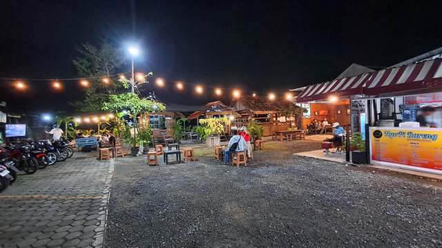 NgoPiBar Kendal: Konsep Kedai Kopi Kekinian yang Jadi Ruang Diskusi dan Bincang Bisnis di Jalan Tembus